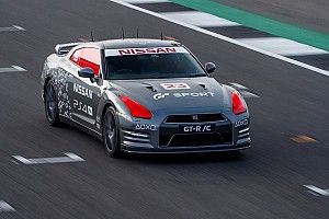 Oyun konsolu ile kumanda edilen ilk otomobil NISSAN GT-R, 211km/s hıza ulaştı
