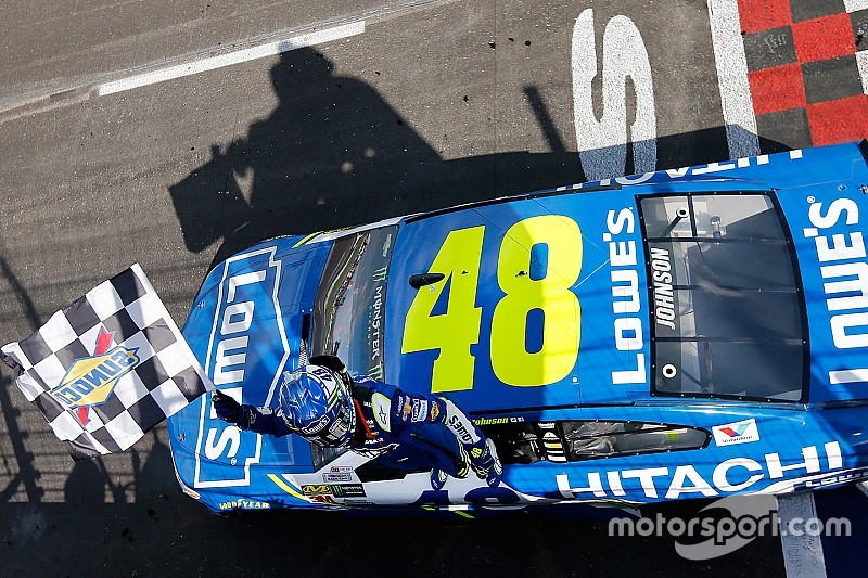 Джонсон завоевал 81-ю победу в NASCAR