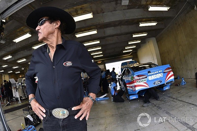 Richard Petty Motorsports plans to seek new home in 2018