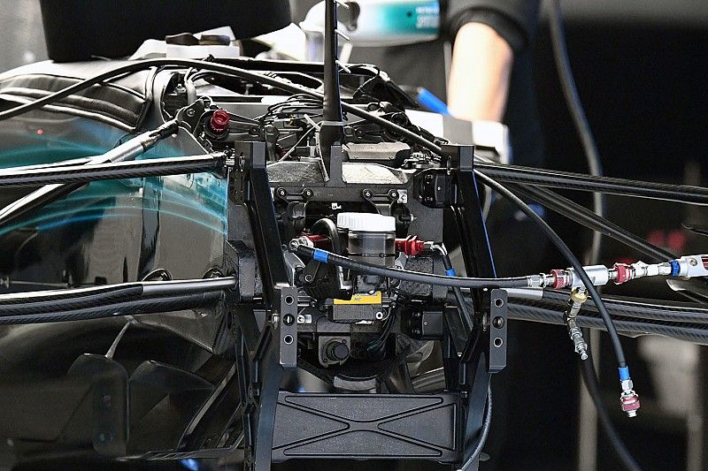 Четыре миллиметра преимущества. В Mercedes нашли повод написать в FIA