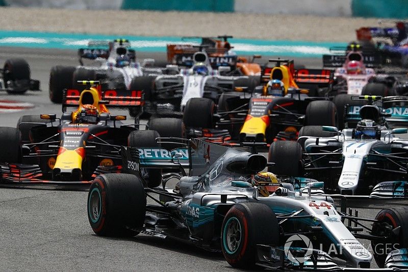 Lewis Hamilton, Mercedes AMG F1 W08, Max Verstappen, Red Bull Racing RB13, Valtteri Bottas, Mercedes