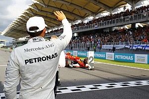 Pole de Hamilton y varapalo para Vettel, que saldrá último en Sepang
