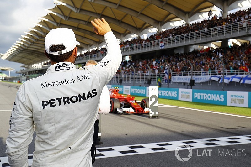 Pole de Hamilton y varapalo para Vettel, que saldrá último en Sepang