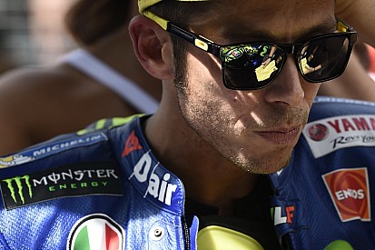 Valentino Rossi trasferito a Rimini dove sarà operato dal dottor Lucidi
