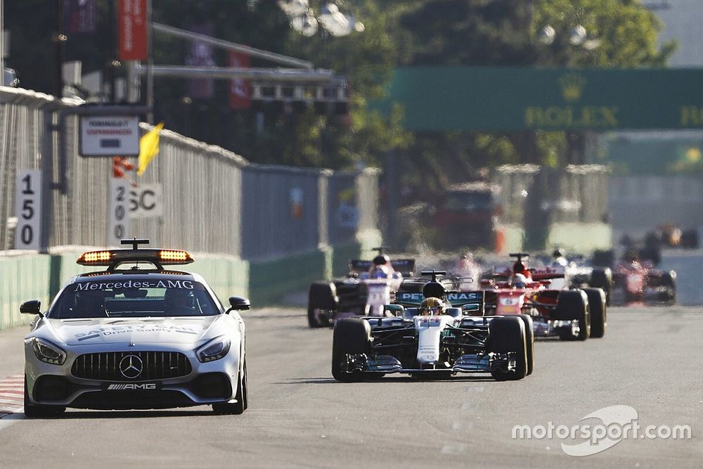 Vettel és Hamilton ütközése Bakuban: Tényleg büntetőfékezés történt?