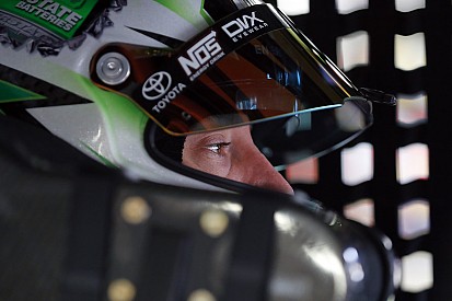 Kyle Busch acepta que es "frustrante" estar detrás de Truex