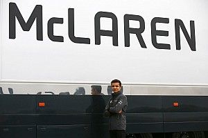 Norris reconoce que depende de Alonso
