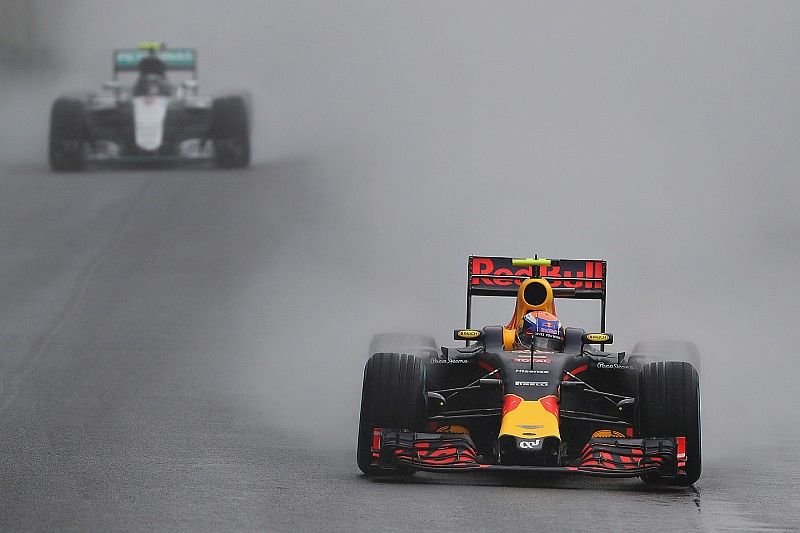 Max Verstappen, Red Bull Racing RB12, Nico Rosberg, Mercedes AMG F1 W07 Hybrid