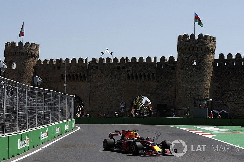 GP Azerbaijan: Tabrak pagar pembatas, Verstappen tetap unggul di FP2