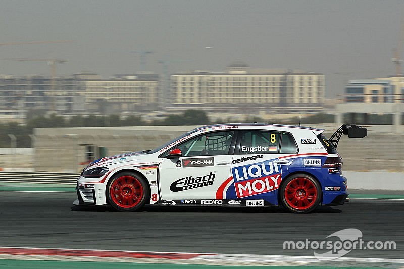 Luca Engstler domina Gara 1 a Dubai, a podio Giacomo Altoè e Veglia