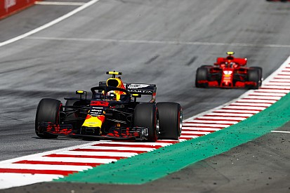 Villeneuve: “Waarom kreeg Verstappen dan geen straf in Oostenrijk?”