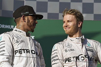 Rosberg over Hamilton: "Hij beseft het nut van simracen niet"