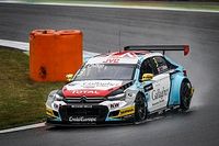 WTCC Japan: Chilton oppermachtig onder lastige omstandigheden