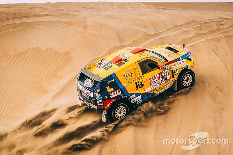 Dakar 2018: a versenybírókon múlik, hogy folytathatják-e Szalayék