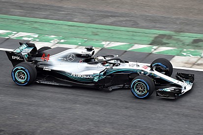 Hamilton: "Nieuwe Mercedes op elk aspect beter"