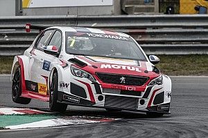 Comte da a Peugeot su primera victoria en el WTCR