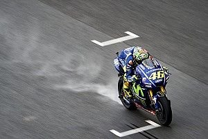 Rossi "En lluvia es imposible pilotar esta moto”