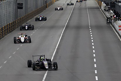 Eriksson blames Ilott, FCY for Macau crash