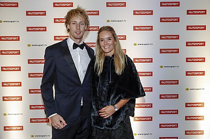 Az F1-es versenyzők a nagydíjakon nem romantikázhatnak
