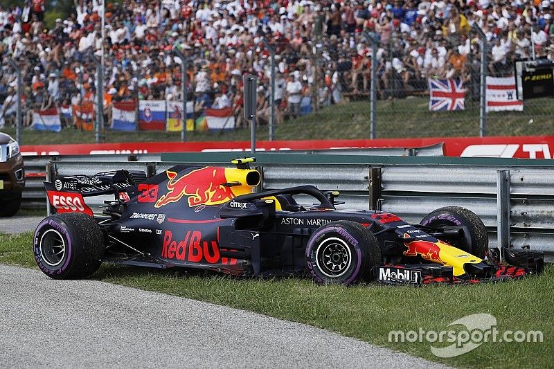 La monoposto di Max Verstappen, Red Bull Racing RB14, dopo il ritiro