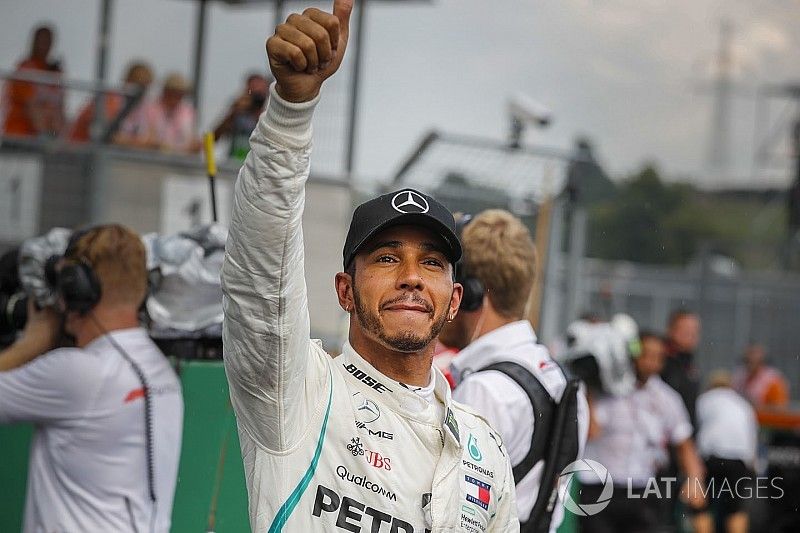 Hamilton reconoce que no esperaba lograr la pole tras lo mostrado por Ferrari