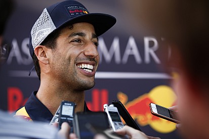 Ricciardo sets new contract deadline after delay