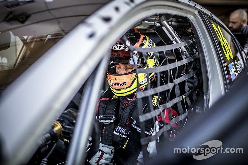 Guerrieri gana en Nordschleife y Pepe Oriola acaba segundo
