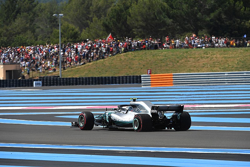 Kiderült, mekkora kárt okozott Bottas Mercedesében a rajtbaleset