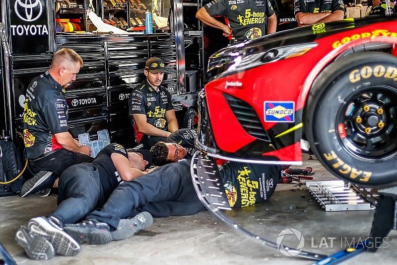 Menard lideró un inicio en Dover marcado por las inspecciones técnicas