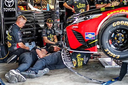 Menard lideró un inicio en Dover marcado por las inspecciones técnicas