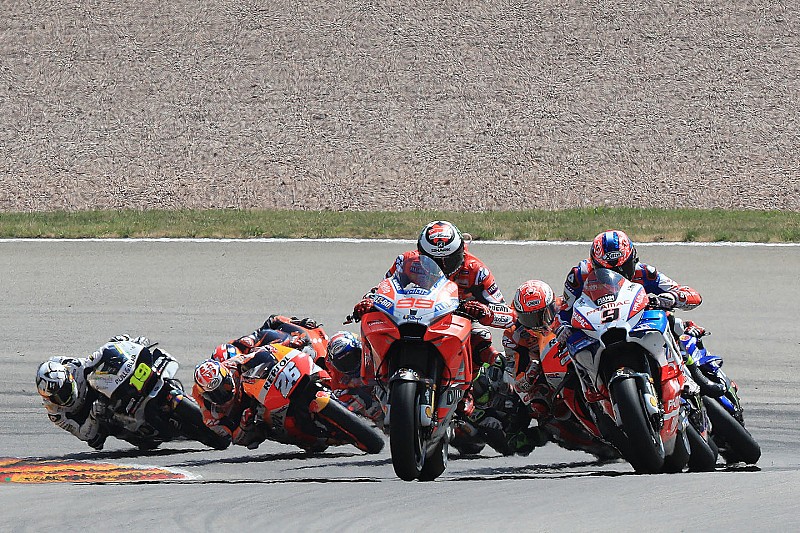 Petrucci coba ikuti start kilat Lorenzo