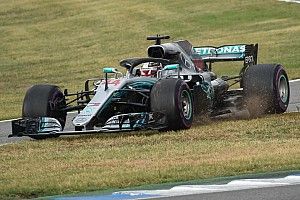 Los comisarios llaman a Hamilton por su casi ingreso a pits