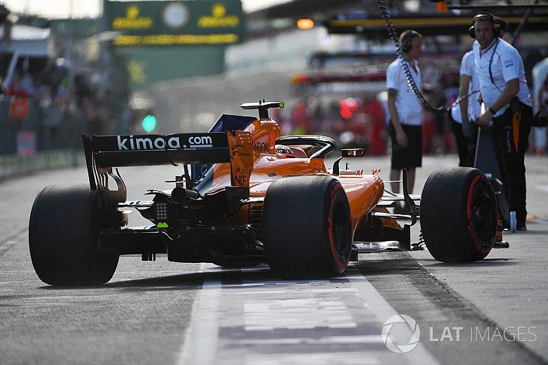 Проблемы на тестах заставили McLaren отложить часть обновлений