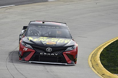 La pioggia cancella le qualifiche, la pole va a Martin Truex Jr.
