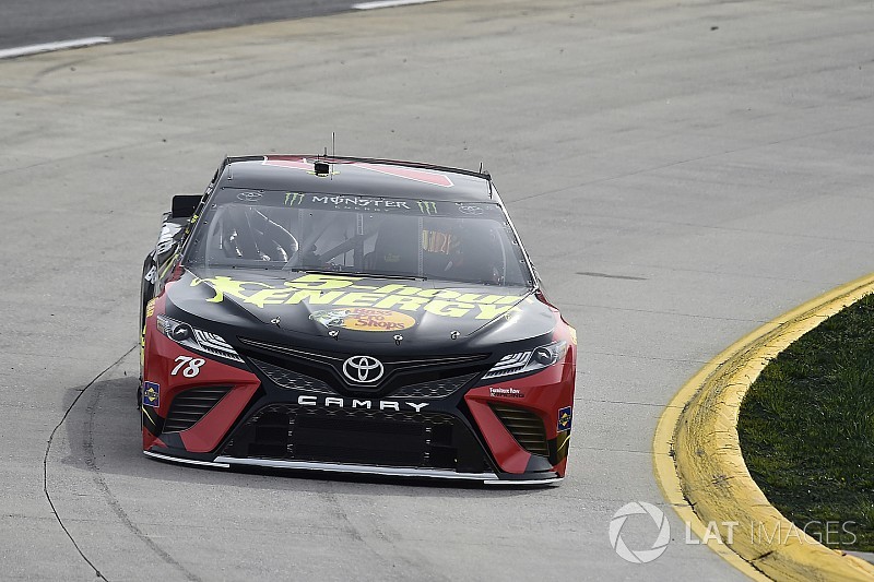 La pioggia cancella le qualifiche, la pole va a Martin Truex Jr.