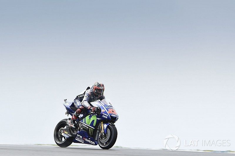 Marquez voor Viñales in natte warm-up GP Australië
