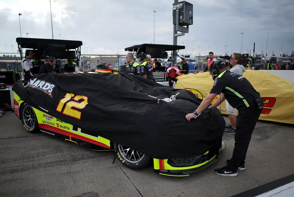 Car Photo Raining NASCAR Cup Kansas Chase race starting lineup: Rain again washes out ...
