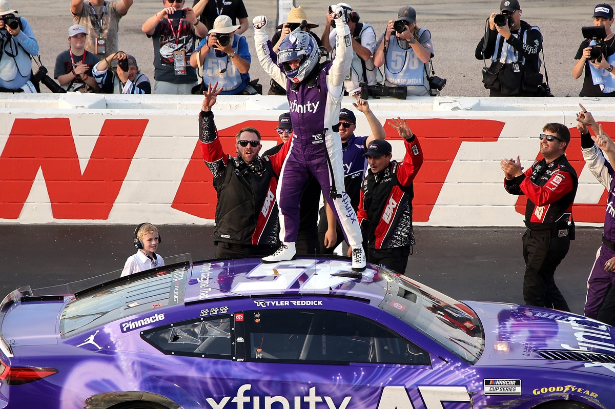 NASCAR Cup: Reddick supera adversidades e vence em Darlington