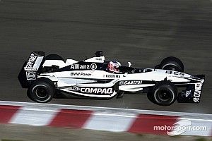 Amikor Button PS1-en Schumacherrel játszott (kép)