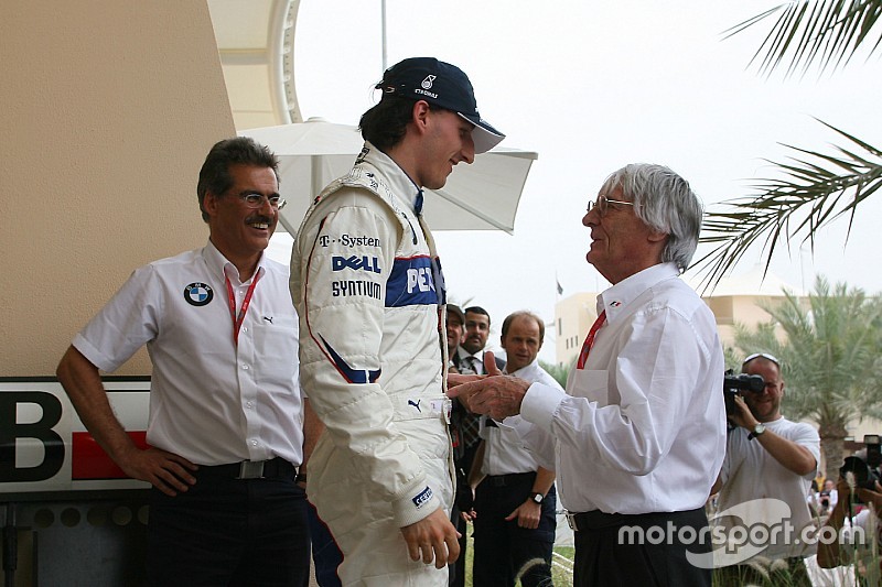 Ecclestone: Kubica daha iyi bir aracı hak ediyor