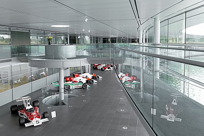 В McLaren поиронизировали над годами без подиумов
