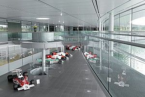 McLaren начала распродавать часть коллекции исторических машин. Содержать их стало слишком накладно