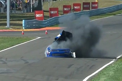 NASCAR вилучив машину Коупа після дивного вибуху – відео