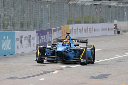 Hong Kong ePrix: Buemi wins chaotic race, di Grassi second from 19th
