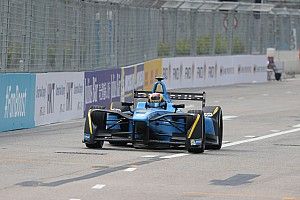 Hong Kong ePrix: Buemi wins chaotic race, di Grassi second from 19th