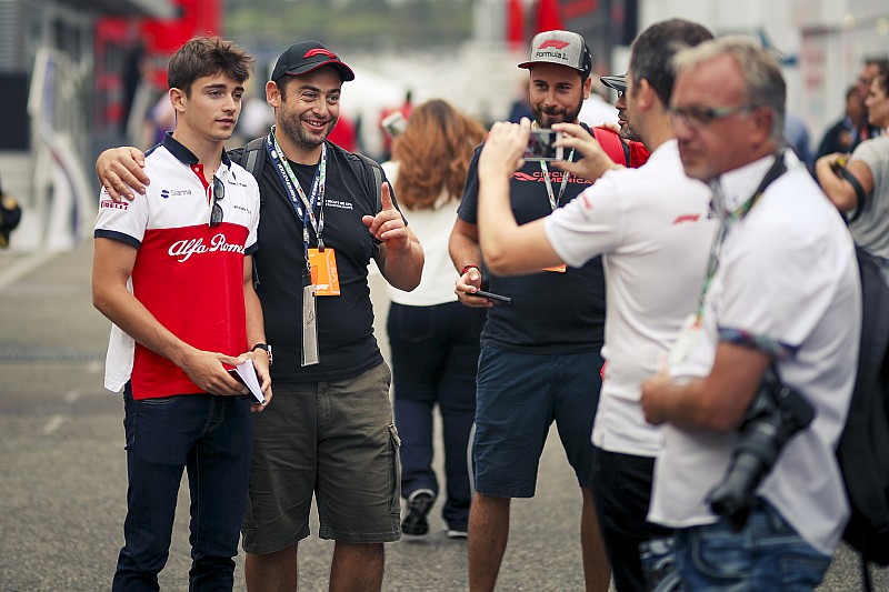 Vasseur, Ferrari'ye "erken" geçişin Leclerc için riskli olduğunu düşünüyor