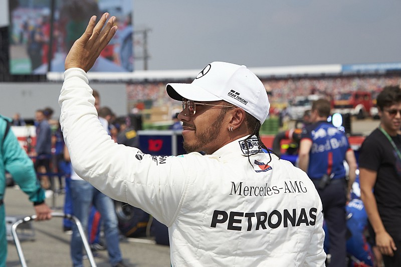 Hamilton, Sky F1 yorumcularına kızmış