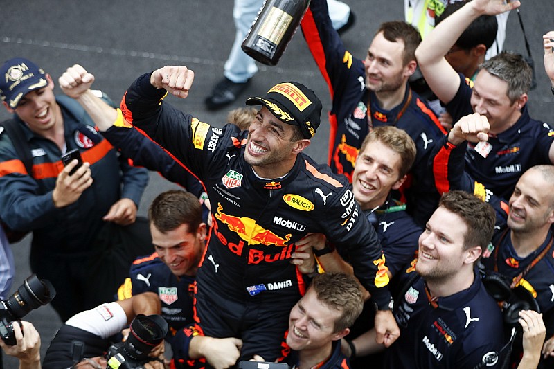 Marko: Bahreyn ve Bakü'deki olaylar olmasa Ricciardo şampiyonluk savaşında olurdu