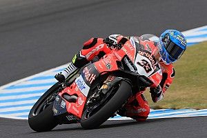 Test Phillip Island, Giorno 1: svetta Melandri, brutta caduta per Rea