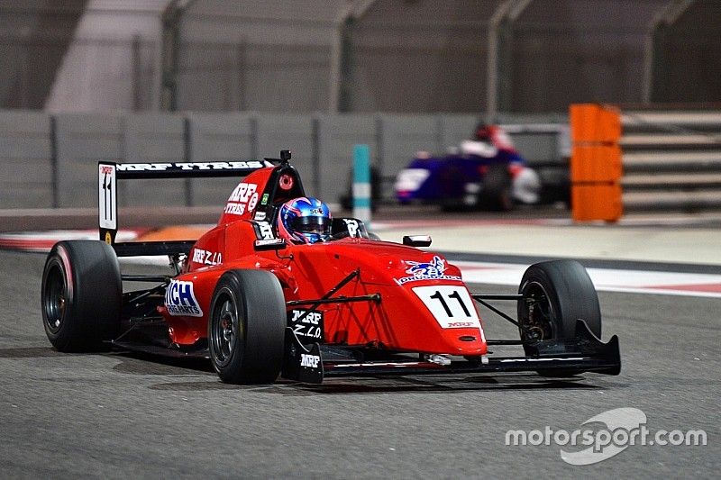MRF Abu Dhabi: Felipe Drugovich ungguli Presley Martono di Race 1